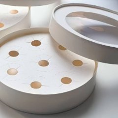 Коробка на 8 конфет с окном круглая белая 16,5х3,5 см 050880